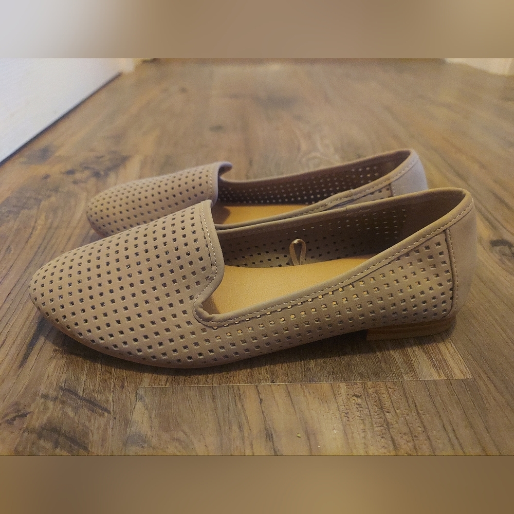 Nude flats